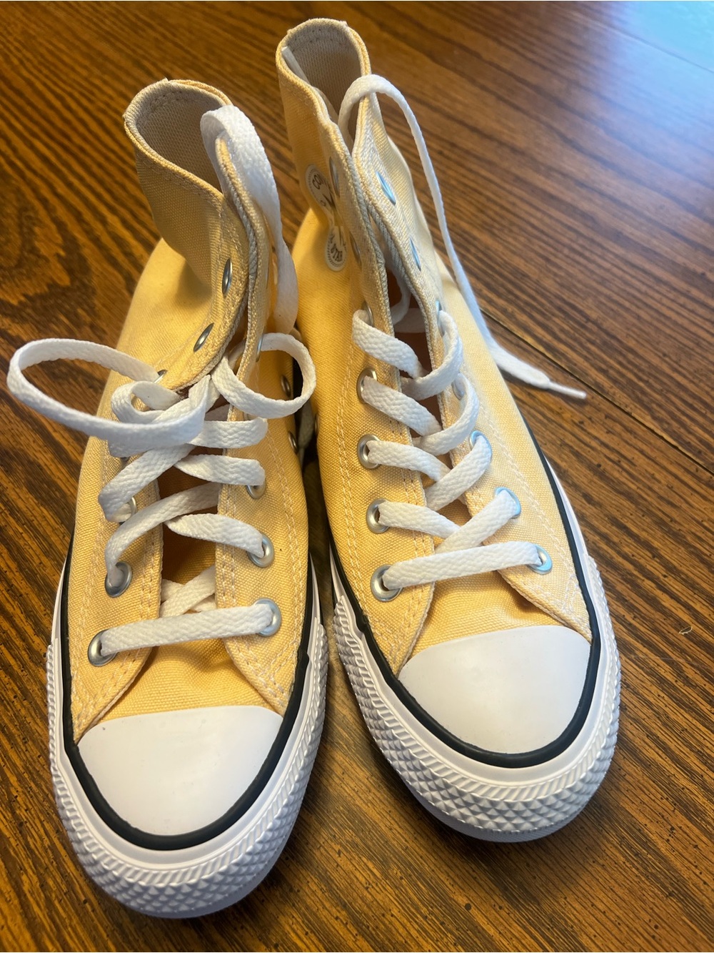Converse butter yellow shoes - Picture 4 of 6